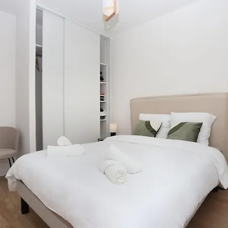 펜션 Le Debussy - Wifi - Parking - Centre 라발