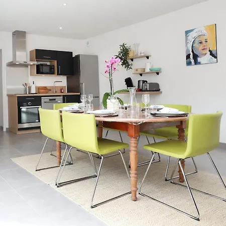 Le Debussy - Wifi - Parking - Centre 펜션 라발